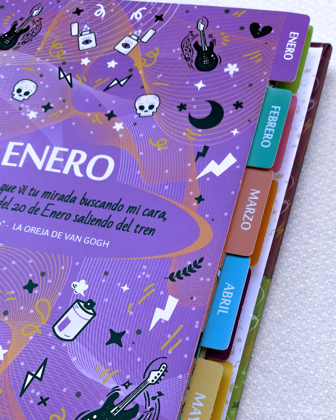 Separadores mensuales con pestañas de colores de la Agenda Musical 2027