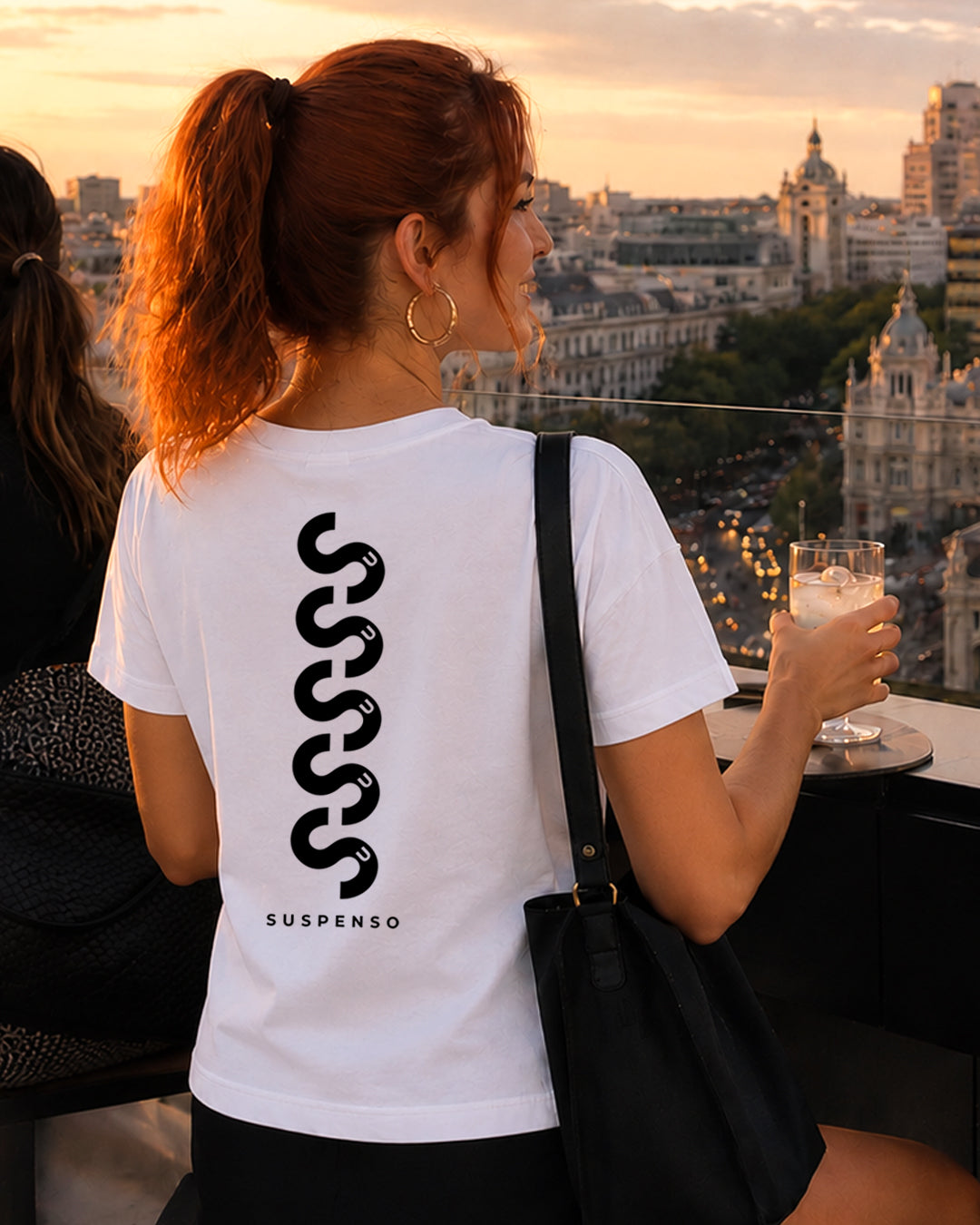 CAMISETA CHICA SUSPENSO