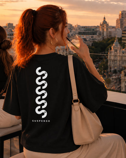 CAMISETA OVERSIZE CHICA SUSPENSO NEGRA