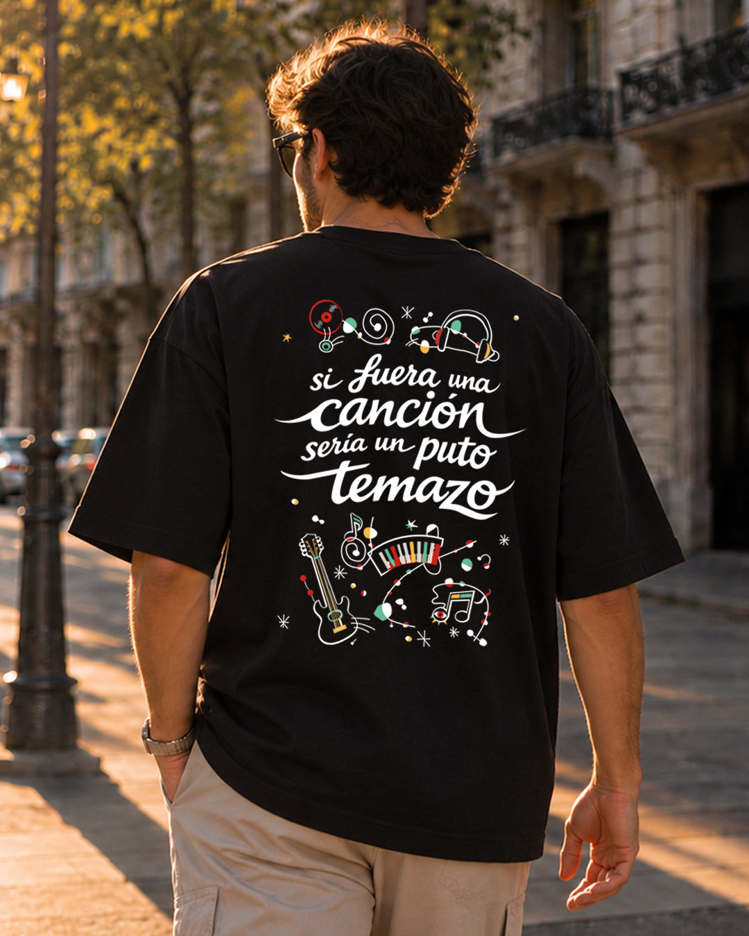 CAMISETA OVERSIZE CHICO TEMAZO NEGRA